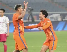 开云体育官网-里程碑夜山东泰山篮板制胜，NBA季后赛清晨刷纪录，信心回归，球队文化再被提及的简单介绍