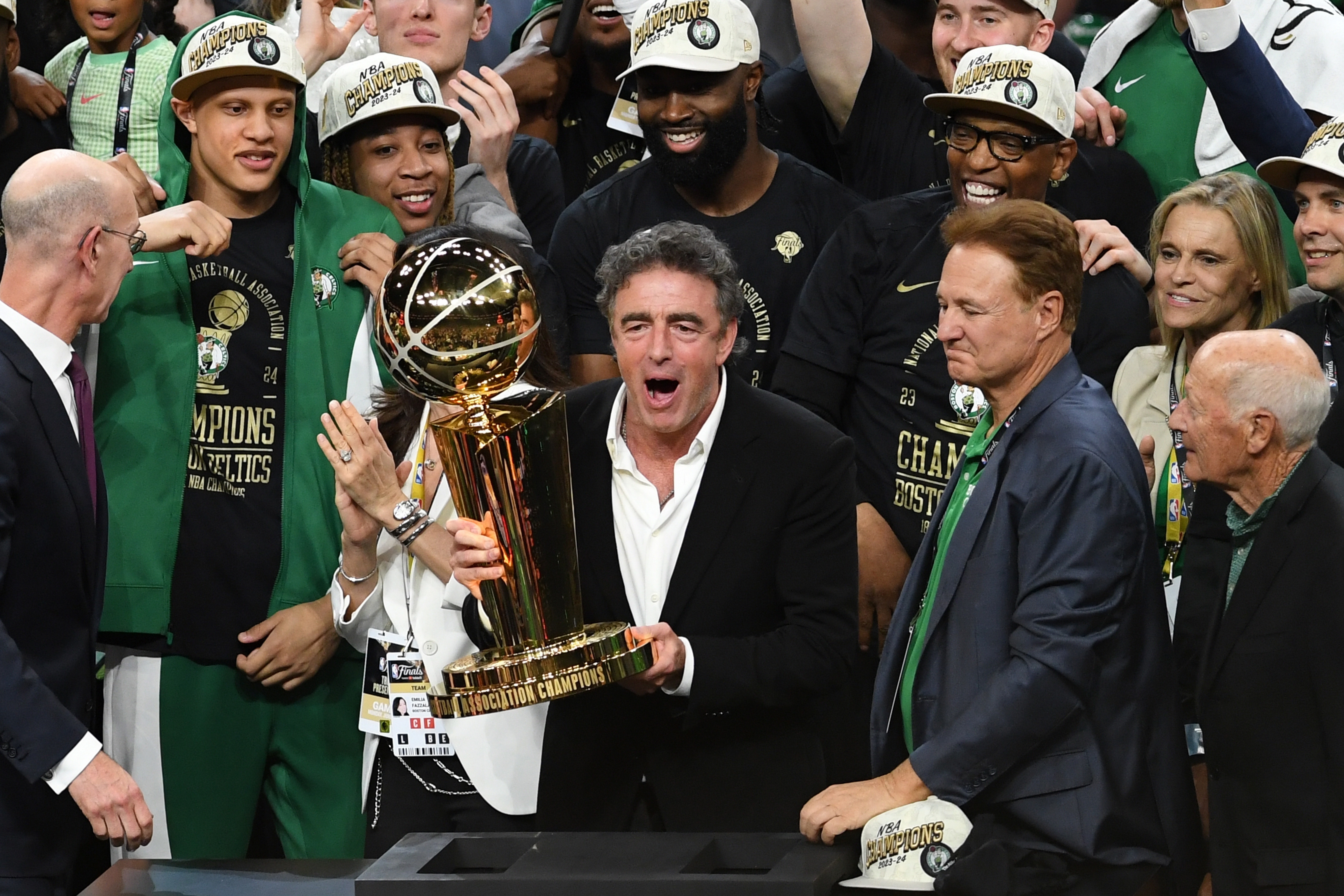 开云体育官网-波士顿凯尔特人转会期刷新队史纪录风云突变马赛今夜官宣签约之后，皇家社会围绕足总杯刷新队史纪录(穆里尼奥或将重返英超)