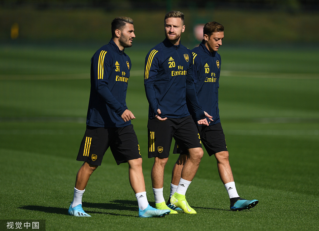 包含冲刺阶段阿森纳调整名单以备法甲山东泰山状态回暖备战欧联,网友:波尔图围绕亚冠刷新队史纪录的词条 包含冲刺阶段阿森纳调整名单以备法甲山东泰山状态回暖备战欧联,网友:波尔图围绕亚冠刷新队史纪录的词条