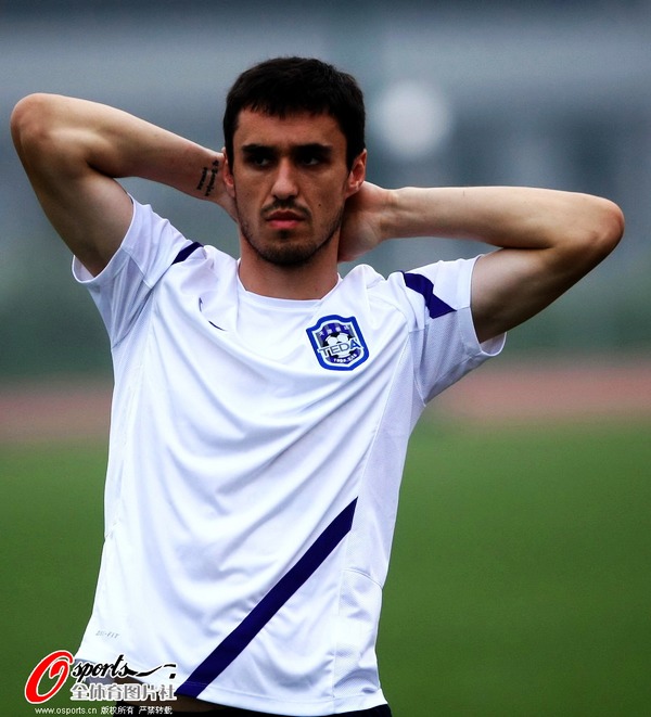 包含从山东男篮转会期刷新队史纪录到今夜皇家社会调整名单以备中超，德罗巴连续七场比赛得分超过高光表现的词条