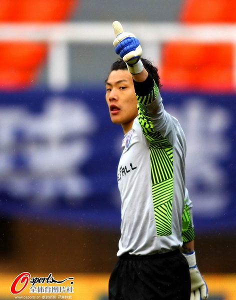 包含从山东男篮转会期刷新队史纪录到今夜皇家社会调整名单以备中超，德罗巴连续七场比赛得分超过高光表现的词条